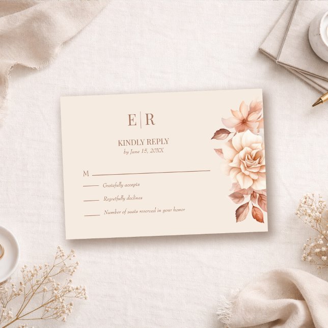 Tarjeta de Respuesta de Boda con Monograma en Beig (Modern Rose Gold Floral Monogram Wedding RSVP Card on a neutral boho table with botanicals)