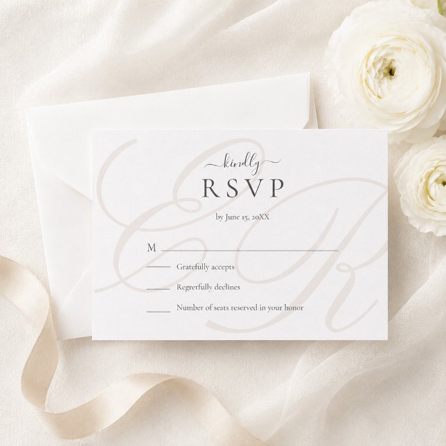 Tarjeta de Respuesta de Boda con Monograma Minimal (Minimalist Monogram Wedding RSVP Card on a table with white flowers)