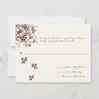 Tarjeta de respuesta de boda de flor marrón