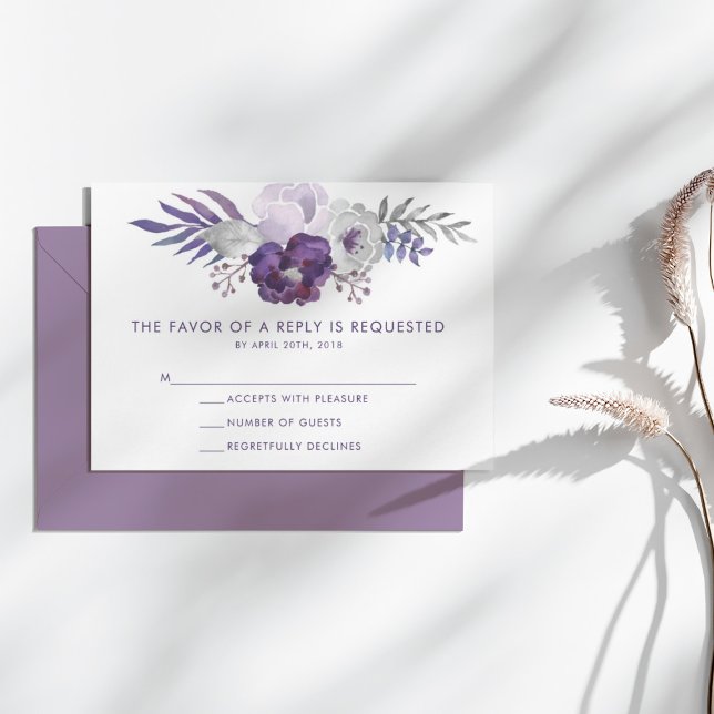 Tarjeta de respuesta de boda floral de acuarela mo (Purple and Silver Watercolor Floral Wedding RSVP)