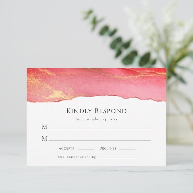 Tarjeta de respuesta RSVP de Viva Magenta Modern W (Anverso de pie)