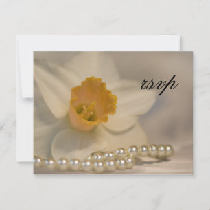 Tarjeta de respuesta RSVP de White Daffodil Pearls
