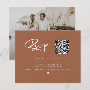 Tarjeta de RSVP con código QR de terracota para pr