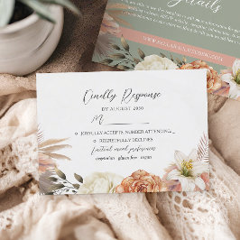 Tarjeta de RSVP de boda floral verde salvia y melo