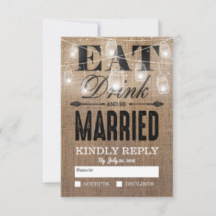 Tarjeta de RSVP de boda rústica en arpillera