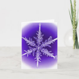 Tarjeta de saludo con copo de nieve morado y blanc