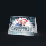 Tarjeta de saludo de Navidades de fotografía perso<br><div class="desc">Está 100% PERSONALIZADO. AGREGAR TU FOTO Y TEXTO, CAMBIAR COLORES Y FUENTE, SELECCIONAR ESTILO ... ..ES TOTALMENTE LIBRE JUGAR POR ALREDEDOR PARA VENIR CON SU PROPIA CREACIÓN FANTÁSTICA ÚNICA Visita mis tiendas en línea Zazzle para encontrar más regalos de personalizados en línea y Estacionerías de miles de diseños de ART@PRINT....</div>