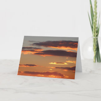 Tarjeta de saludo de nubes de sol en blanco dentro