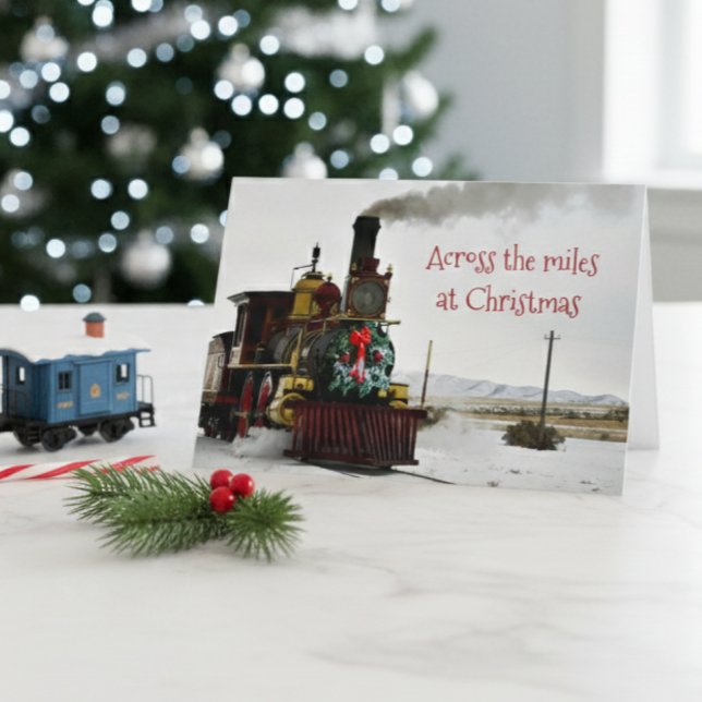 Tarjeta de saludo de tren de Navidad a través de l (A nostalgic locomotive Christmas card perfect for sending love across the miles.
)