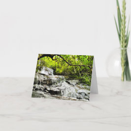 Tarjeta de saludo doblada con foto de cascada