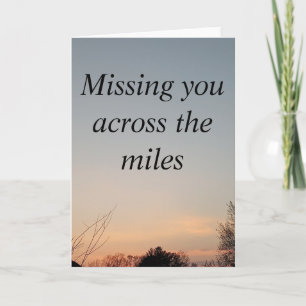 Tarjeta de saludo te extraño a través de las milla