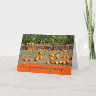 Tarjeta de saludos de otoño de calabazas, maíz y H