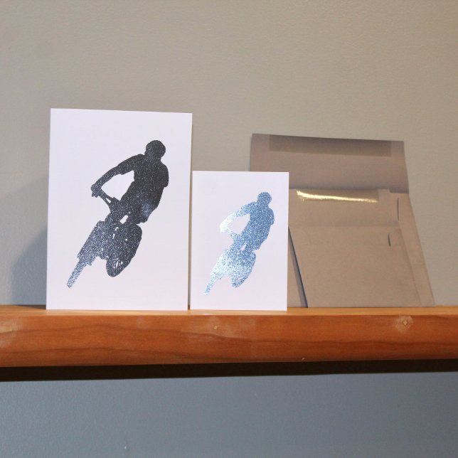 Tarjeta de silueta de ciclismo de montaña (Two sizes of Mountain Biking Silhouette foil cards.)