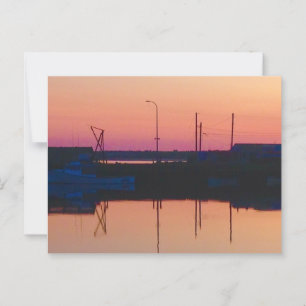 Tarjeta de tamaño postal con sobre blanco , puesta