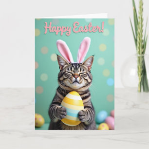Tarjeta de temporada del gato feliz con huevo raya
