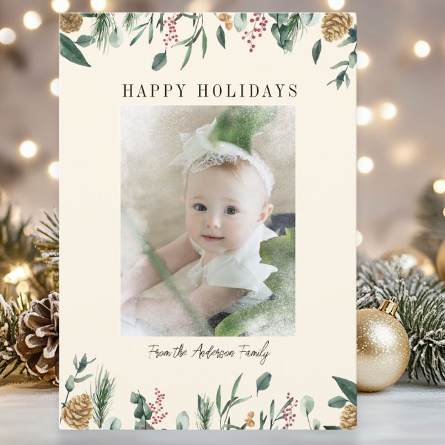 Tarjeta de vacaciones con superposición de nieve y (Winter Greenery Snow Photo Beige Holiday Card)