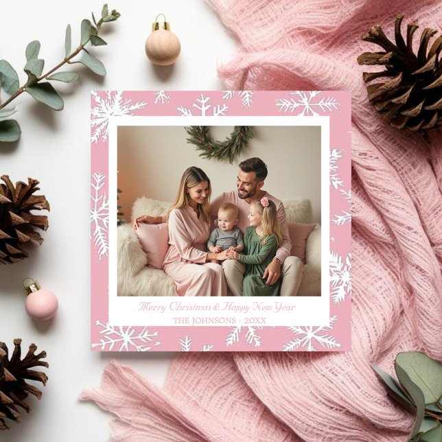 Tarjeta de vacaciones de copos de nieve rosa y bla (Vintage Pink and White Snowflakes Holiday Card)