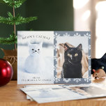 Tarjeta de vacaciones de Mascota para Navidades de<br><div class="desc">¿Celebrando la temporada de fiestas con tu gato negro? Sube tu foto a esta tarjeta de vacaciones de mascota festivo de gato de nieve de invierno.</div>