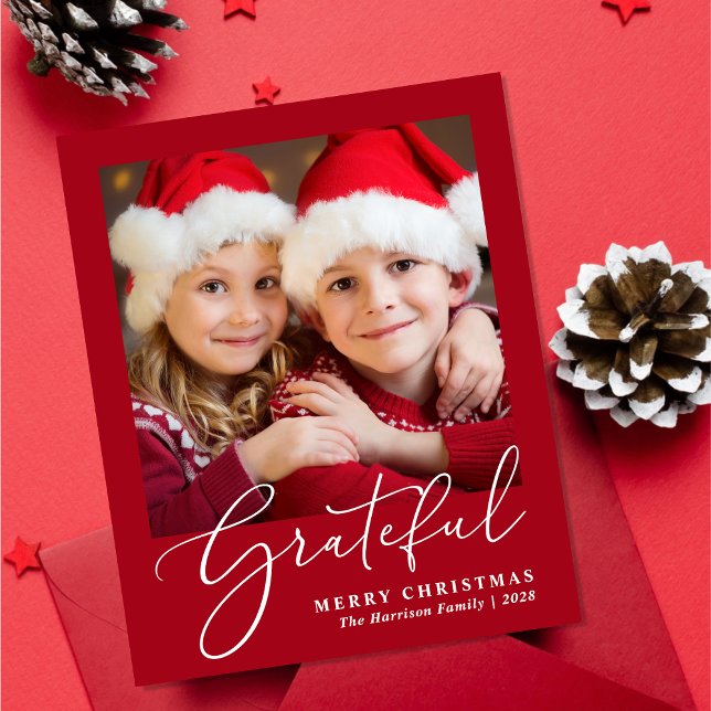 Tarjeta de vacaciones de Navidades rojos con foto  (Share the love and warmth of the holiday season with this personalized photo Christmas card)