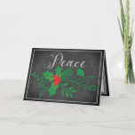 Tarjeta de vacaciones de paz | Faux Chalkboard<br><div class="desc">Esta barata y festiva tarjeta de Navidad o tarjeta de vacaciones en blanco y negro "Peace" tiene un grupo de vegetación que tiene hojas y bayas huecas y otros follajes variados en un falso fondo de pizarra con un ligero toque blanco a su alrededor. El texto delantero se realiza en...</div>