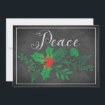 Tarjeta de vacaciones de paz | Faux Chalkboard, Ho<br><div class="desc">Esta barata y festiva tarjeta de Navidad o tarjeta de vacaciones en blanco y negro "Peace" tiene un grupo de vegetación que tiene hojas y bayas huecas y otros follajes variados en un falso fondo de pizarra con un ligero toque blanco a su alrededor. El texto delantero se realiza en...</div>