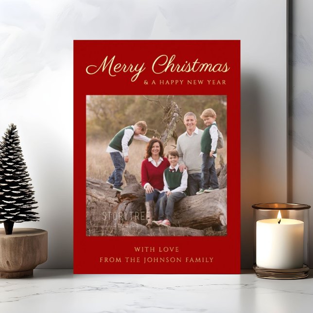 Tarjeta de vacaciones de Relieve metalizado dorado (Red Script Photo Christmas Gold Foil Holiday Card)