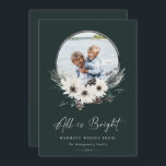 Tarjeta de vacaciones de Wreath de Winter Floral H<br><div class="desc">Todo es script de firma brillante. Acuarela de invierno rústica floral blanca,  ramas de pino y pinecones,  marco fotográfico de aro. Coordinando los antecedentes rústicos de color verde del bosque.</div>