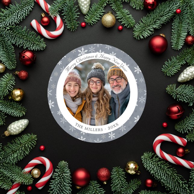 Tarjeta de vacaciones moderna de copos de nieve gr (Modern Grey and White Snowflakes Holiday Card)