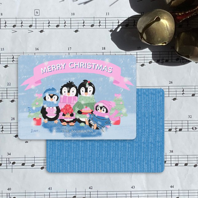 Tarjeta de vacaciones plana azul de la familia Cua (Cute penguin family blue  Christmas card .)
