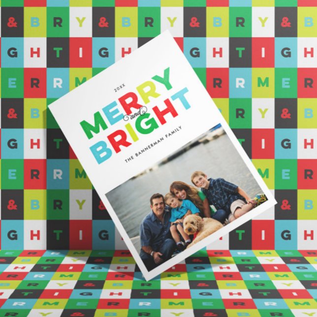 Tarjeta de vacaciones plana brillante y mora de co (green red aqua black and white Merry and Bright modern Christmas holiday photo card)