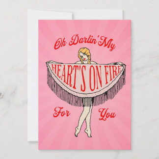 Tarjeta de vacaciones plana con corazón en llamas