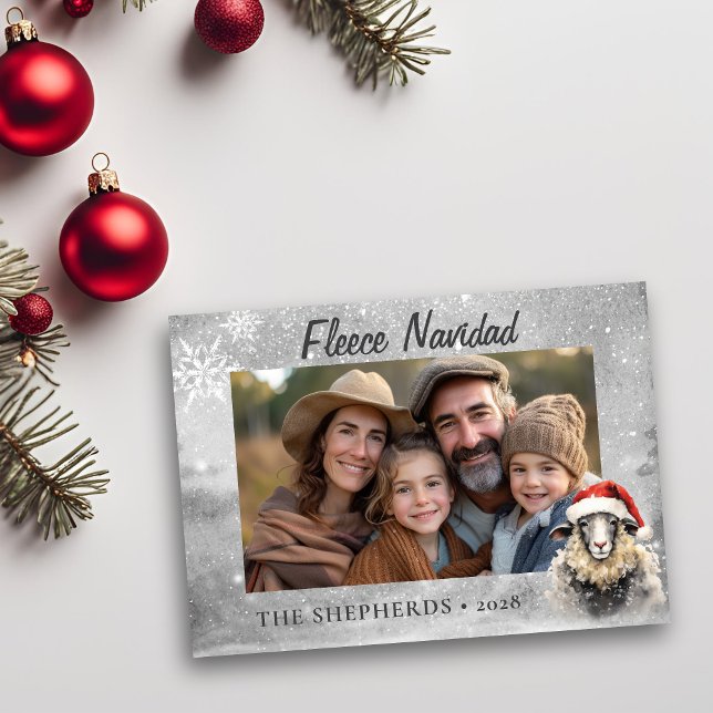 Tarjeta de vacaciones plana con fotografía de ovej (Fleece navidad whimsical holiday photo card.)