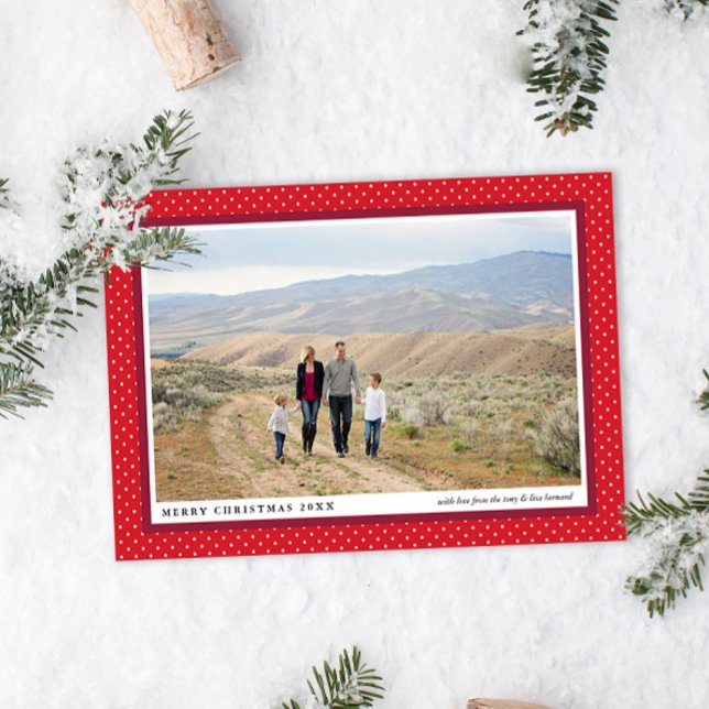 Tarjeta de vacaciones plana con pinza roja en negr (Bold red and white polka dot framed family photo and caption text Christmas holiday cards)
