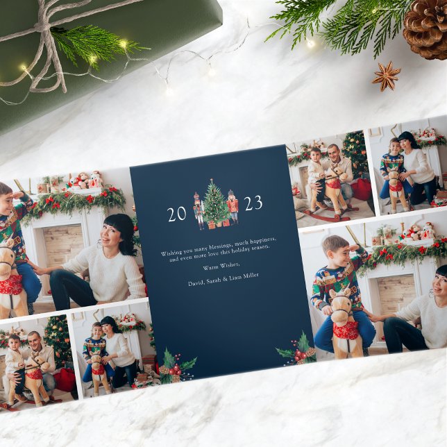 Tarjeta de vacaciones triple foto azul (2023 Navy Blue Nutcracker Photo Trifold Holiday Card)