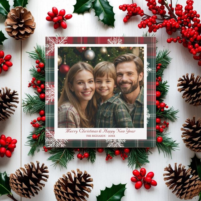 Tarjeta de vacaciones Vintage Red and Green Snowfl (Vintage Red and Green Snowflakes Holiday Card)