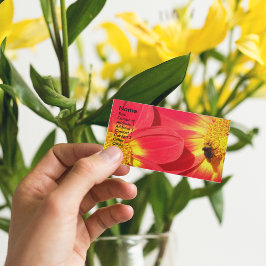 Tarjeta De Visita Abeja en la flor roja de Dahlias