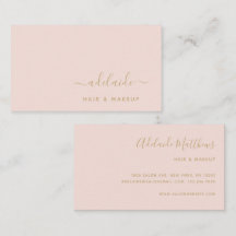 Artista de maquillaje elegante estilo cabello rosa