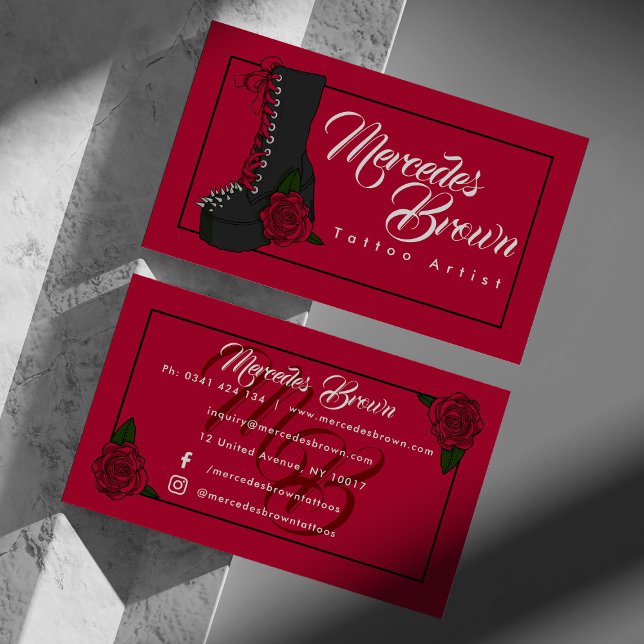 Tarjeta De Visita Artista de tatuaje rojo con guión de arranque góti (Gothic tattoo artist business card with illustration of a leather boot and rose)