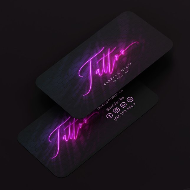 Tarjeta De Visita Artista de tatuajes moderno Tattoista Neon Purple  (Tattoo Artist Modern Tattoo Shop Neon Purple Business Card
)