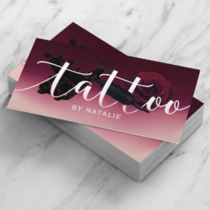 Tarjeta De Visita Artista de tatuajes pistola y tipografía de flores