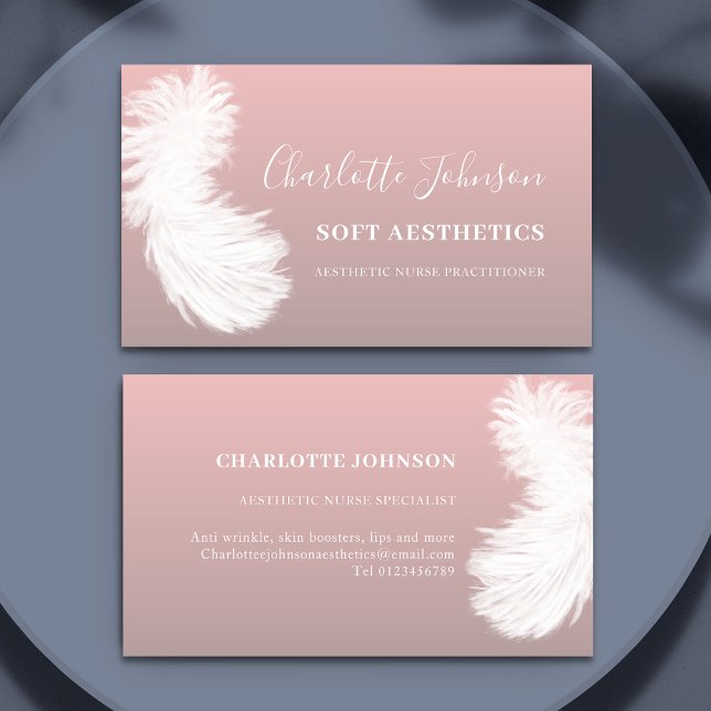 Tarjeta De Visita Atención de la estética de la piel Enfermera rosa (Aesthetic nurse specialist skincare professional pink business card with feather artwork)