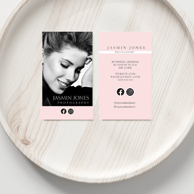 Tarjeta De Visita Audaz foto de medios sociales en negro y rosa (Bold Black and Pink Social Media Photo Business Card)