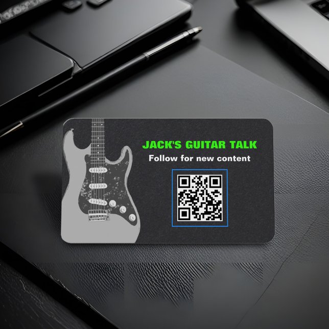 Tarjeta De Visita Audaz guitarrista moderno negro brillante verde QR (Bold black guitar business card for musician's social media, guitarist video channel, EPK, online QR)