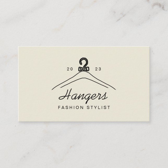 Tarjeta De Visita Beige Hanger Fashion Stylist (Anverso)
