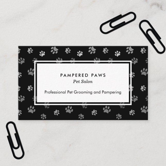 Tarjeta De Visita Black White Paw Imprime Salón de Mascotas Profesio (Black White Paw Prints Professional Pet Salon Business Card)