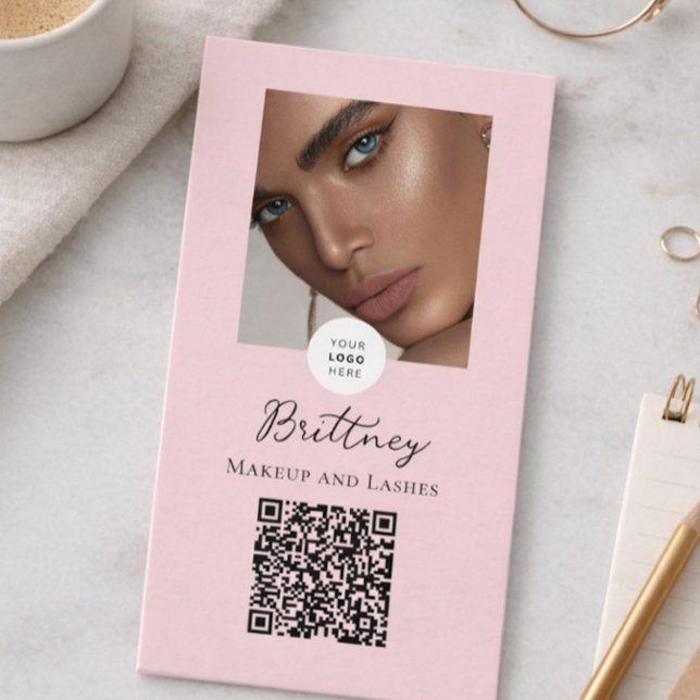 Tarjeta De Visita Blush Pink Script Logo QR Code Photo Makeup  (Subido por el creador)