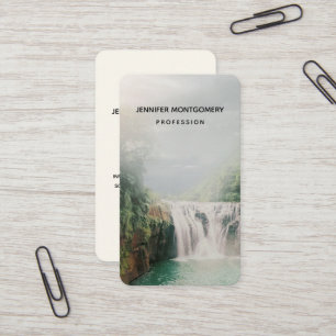 Tarjeta De Visita Bonita cascada en un bosque de montaña