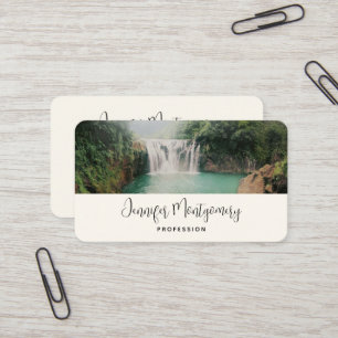 Tarjeta De Visita Bonita cascada en un bosque de montaña