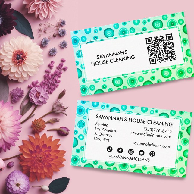 Tarjeta De Visita Burbujas verdes Limpieza mínima de la casa Janitor (Social media icons and QR code on this fully customizable business card with a green bubble design)