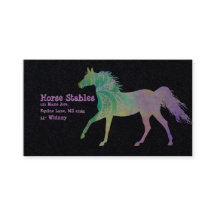 Caballo artístico en morado sobre fondo negro